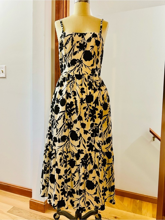 Evereve Dresses & Skirts - Evereve ‘Florence’ Black and Cream Floral Cotton Poplin Midi Dress with Pockets